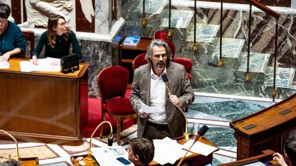 La prise de parole du député LFI Aymeric Caron à l'Assemblée nationale lors du débat sur sa proposition de loi pour abolir la corrida, jeudi 24 novembre 2022. (AMAURY CORNU / HANS LUCAS / AFP)