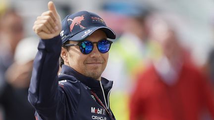 Le pilote mexicain Sergio Pérez avant les essais libres à Silverstone, le 1er juillet 2022, au Grand Prix de F1 de Grande-Bretagne. (JOSE BRETON / NURPHOTO / AFP)