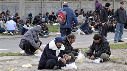 Des migrants à Calais (© PHILIPPE HUGUEN/AFP)