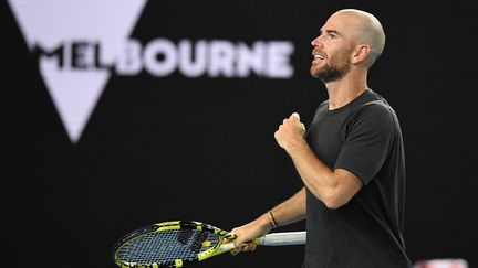 Adrian Mannarino lors de sa victoire face à Aslan Karatsev, le vendredi 21 janvier 2022. (WILLIAM WEST / AFP)