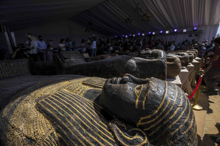 Les sarcophages présentés à la presse le 3 octobre 2020 à Saqqara (KHALED DESOUKI / AFP)