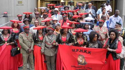 Les représentants des Héréros et des Namas devant la cour de justice de New York (le 21 juillet 2018) (Afp/ Johannes Schmitt-Tegge)