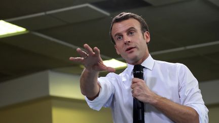 Opération séduction de Macron auprès des jeunes