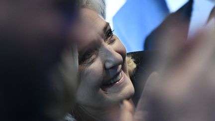 Marine Le Pen, lors de son meeting à Reims, le 5 février 2022. (STEPHANE DE SAKUTIN / AFP)