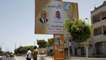 Environ 4 000 candidats se disputent les 200 sièges du Parlement. (MOHAMMED ABED / AFP)