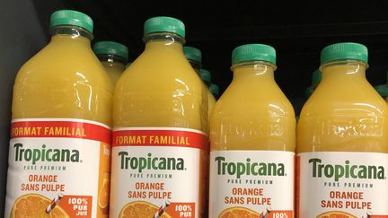 Des bouteilles de Tropicana dans un supermarche de Paris. (JEAN-CHRISTOPHE BOURDILLAT / RADIO FRANCE)