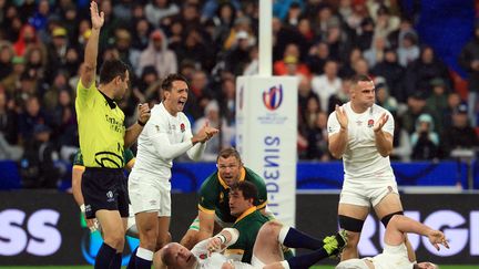 Ben O'Keeffe, l'arbitre néo-zélandais de la demi-finale de la Coupe du monde entre l'Angleterre et l'Afrique du Sud, le 21 octobre 2023 au Stade de France. (EMMANUEL DUNAND / AFP)