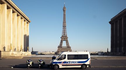 La Tour Eiffel, photographiée le 24 mars 2020. (NICOLAS PORTNOI / HANS LUCAS / AFP)