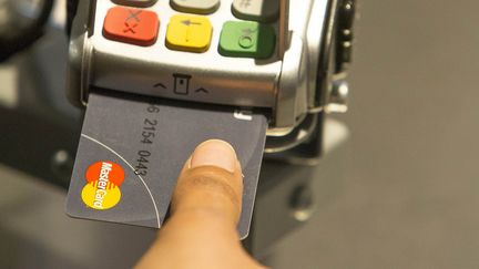 Un prototype de carte bancaire biométrique testé en Afrique du Sud. (MASTERCARD)