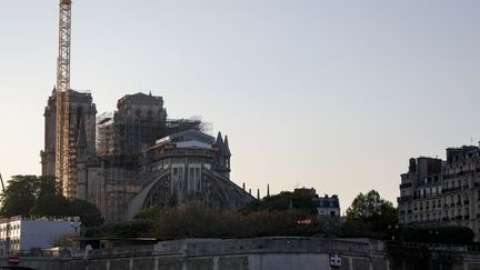 Les travaux à Notre-Dame à Paris, le 13 avril 2020, un an après l'incendie. (GEOFFROY VAN DER HASSELT / AFP)