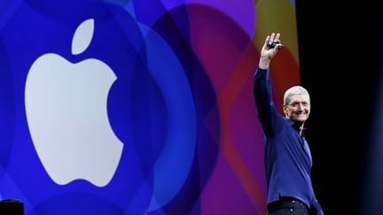 &nbsp; (Le PDG d'Apple, Tim Cook, à la conférence des développeurs le 8 juin 2015. C'est là qu'a été annoncé le lancement de l'appli News © Robert Galbraith/Reuters)