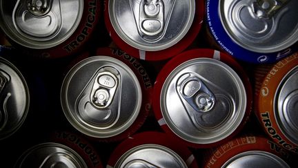 Des cannettes de soda photographi&eacute;es &agrave; Paris le 8 septembre 2011. (JOEL SAGET / AFP)