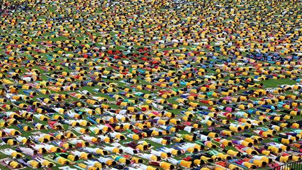 Séance collective de yoga à Bangalore, en Inde, pour la Journée internationale du yoga, le 21 juin 2018.&nbsp; (MAXPPP)