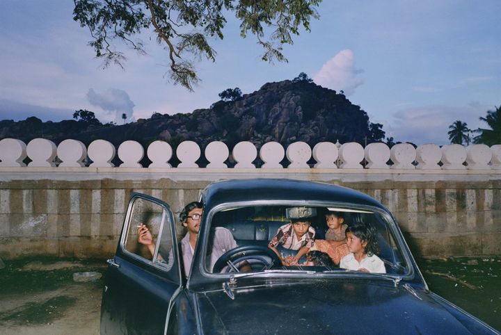 Mitch Epstein. Shravanabelagola, Karnataka, India, 1981. Courtesy&nbsp;Black River Productions, Ltd. / Galerie Thomas Zander / Mitch Epstein. (Mitch Epstein)