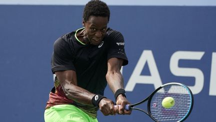 Gaël Monfils dispute le second tour de l'US Open face à l'Américain Steve Johnson. (TIMOTHY A. CLARY / AFP)