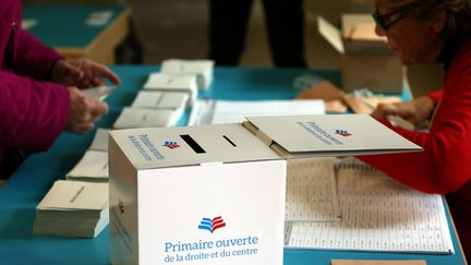 Un bureau de vote de la primaire à droite à Cannes (Alpes-Maritimes), le 20 novembre 2016. (MAXPPP)