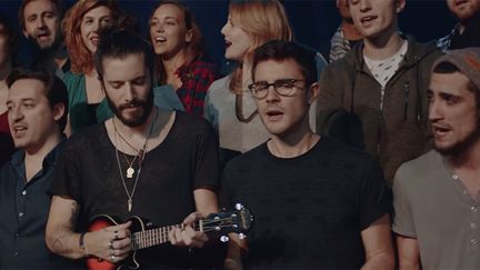 Une trentaine de Youtubeurs reprennent "Imagine" de Lennon en hommage aux victimes des attentats du 13 novembre.
 (saisie écran)