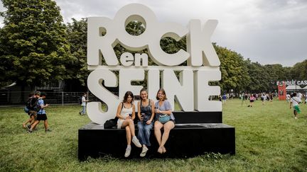 Le festival Rock en Seine dans le parc de Saint-Cloud le 23 août 2023. (TERESA SUAREZ / EPA)