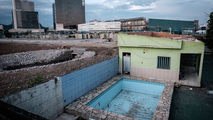 Marcia Lemos, dernière habitante qui résiste à la destruction des maisons dans le parc olympique de Rio (YASUYOSHI CHIBA / AFP)