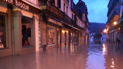 Pyrénées-Atlantiques : Salies-de-Béarn en grande partie inondée