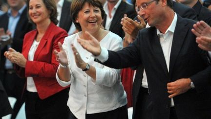 De gauche à droite : Royal, Aubry et Hollande en août 2011 à La Rochelle (AFP - PIERRE ANDRIEU)