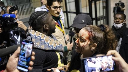 Des militants de SOS Racisme lors du meeting d'Eric Zemmour à Villepinte, le 5 décembre 2021. (JEANNE FOURNEAU / HANS LUCAS VIA AFP)