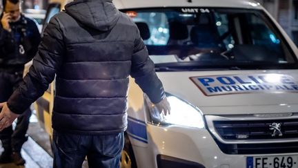 Une voiture de police à Perpignan (Pyrénées-Orientales), le 4 avril 2020.&nbsp; (ARNAUD LE VU / HANS LUCAS VIA AFP)