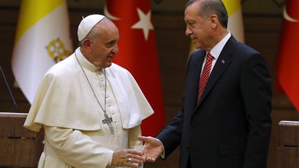  (Le pape François et le président turc Recep Tayyip Erdogan vendredi à Ankara  © REUTERS/Umit Bektas)