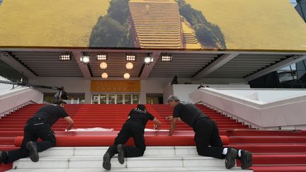 Derniers préparatifs à Cannes avant le festival 2017, qui débute le 17 mai 
