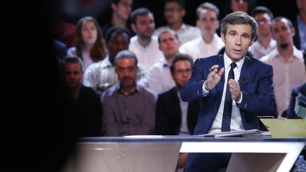 David Pujadas sur le plateau de "L'Emission politique", le 18 mai 2017. (GEOFFROY VAN DER HASSELT / AFP)