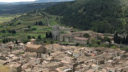 L'un des plus beaux villages de France,&nbsp;Lagrasse, niché dans les Corbières.&nbsp;Avec ses ruelles pavées et ses édifices, le village est un joyau médiéval. (CAPTURE ECRAN FRANCE 3)