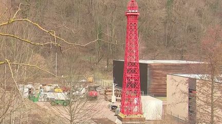 Alsace : une ancien métallier construit sa propre Tour Eiffel à l'échelle 1/10