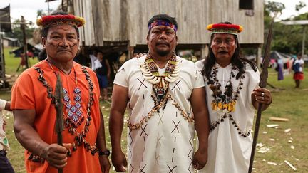 Au centre,&nbsp;Justino Piaguaje, à&nbsp;Lagartococha, en Equateur, le 16 avril 2020. (- / AMAZON FRONTLINE)