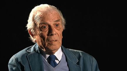 Henri de Turenne est l'initiateur du prix du documentaire audiovisuel, dont le premier a été remis en 1985 à Christophe de Pontilly. (FTVI)