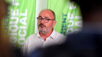 Jean-Laurent Félizia, le 21 juin 2021, après avoir annoncé le retrait de sa liste lors d'une conférence de presse à Marseille. (NICOLAS TUCAT / AFP)