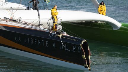 &nbsp; (Le maxi-trimaran Sodebo de Thomas Coville a subi des dégâts importants © MAXPPP)