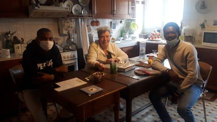 Ousmane, Michele et Mamadou des collocataires soudés pendant la crise&nbsp;du Covid-19 à Bordeaux. (Farida Nouar)