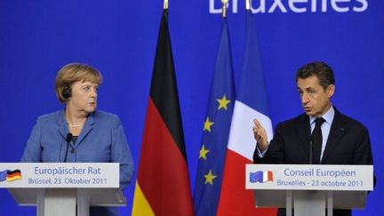 Angela Merkel et Nicolas Sarkozy lors du sommet de Bruxelles, le 23 octobre. (ERIC FEFERBERG / AFP)