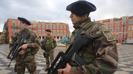 &nbsp; (Des militaires patrouillent place Masséna à Nice dans le cadre du plan Vigipirate (illustration) © Maxppp)