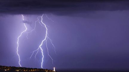 Le sud-ouest de la France a été touché par la tempête Amélie dans la nuit du samedi 2 au dimanche 3 novembre, mais le sud-est n'a pas été épargné. Plusieurs secteurs ont été touchés par des inondations. (FRANCE 3)