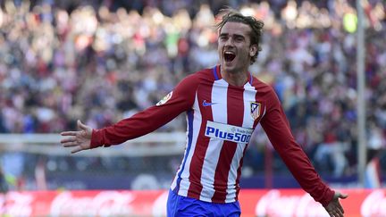 Antoine Griezmann tout sourire avec l'Atlético Madrid (PIERRE-PHILIPPE MARCOU / AFP)