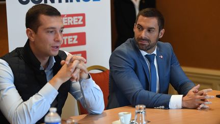 Jordan Bardella et Julien Odoul le 24 septembre 2022 à Auxerre (Yonne). (MARION BOISJOT / MAXPPP)