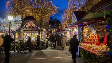 &nbsp; (Le marché de Noël place Jeanne d'Arc à Colmar © OT Colmar)