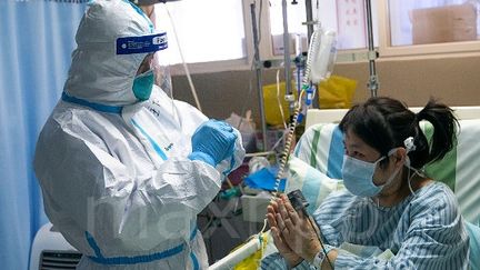 Dans le service de l'unité de soins intensifs de l'hôpital Zhongnan&nbsp;de Wuhan (Chine), le 24 janvier 2020. (MAXPPP/XIONG QI)