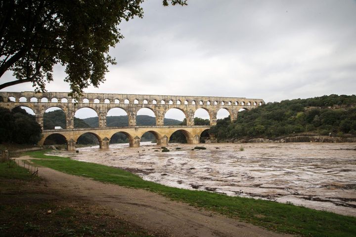 &nbsp; (Le Pont-du-Gard inondés par le Gardon ce vendredi. © Maxppp)