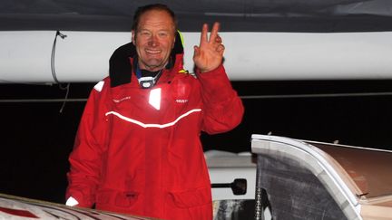 Francis Joyon le 16 décembre 2016 lors du départ du Trophée Jues Verne à Brest (Finistère). (FRED TANNEAU / AFP)