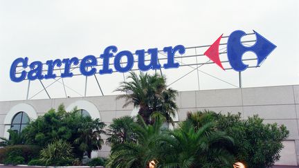 L'enseigne Carrefour sur un supermarché de Toulouse (Haute-Garonne). (JEAN-PIERRE MULLER / AFP)