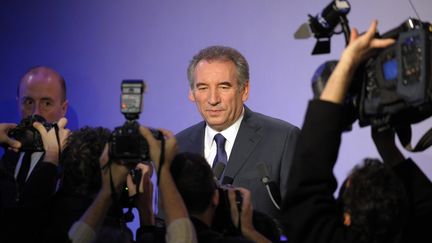 Fran&ccedil;ois Bayrou officialise sa candidature &agrave; la pr&eacute;sidentielle &agrave; la Maison de la Chimie, mercredi 7 d&eacute;cembre 2011. (BERTRAND GUAY / AFP)