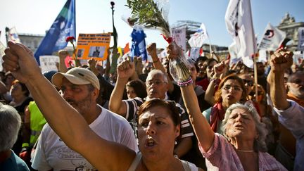 Des milliers de Portugais se sont r&eacute;unis &agrave; Lisbonne pour d&eacute;noncer les mesures d'aust&eacute;rit&eacute; men&eacute;es par le pays, le 29 septembre 2012. (MARIO CRUZ / MAXPPP)