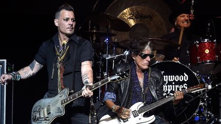 Johnny Depp et Joe Perry, sur scène avec les Hollywood Vampires le 10 juillet.
 (Kevin Mazur / Getty Images / AFP)